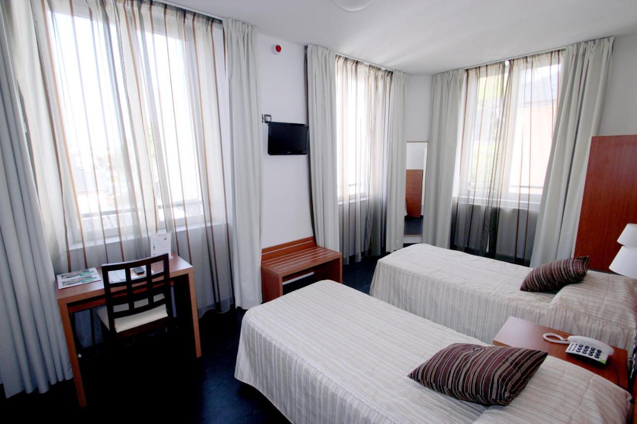 Hotel Florence Lourdes Quarto foto