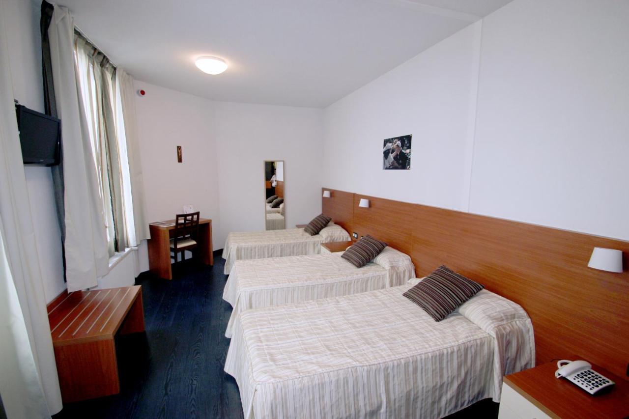 Hotel Florence Lourdes Quarto foto